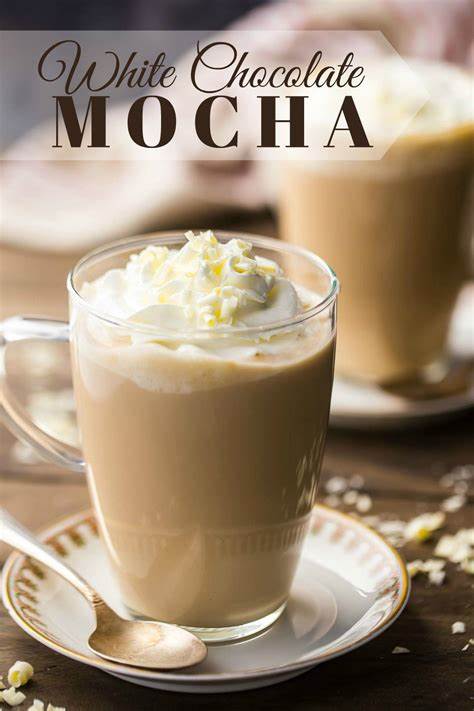 Khám phá Mocha: Hé lộ bí mật đằng sau thức uống cà phê được yêu thích 6 White Chocolate Mocha với lớp kem bên trên