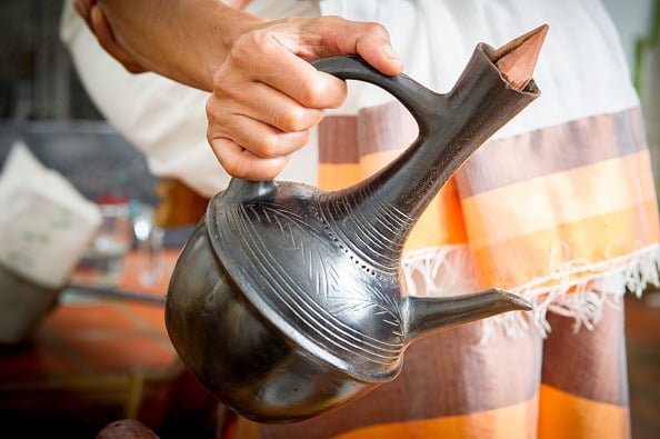 Bình cà phê Oromo Jabanaa truyền thống, tượng trưng cho vật chứa tâm linh trong các nghi lễ cà phê.